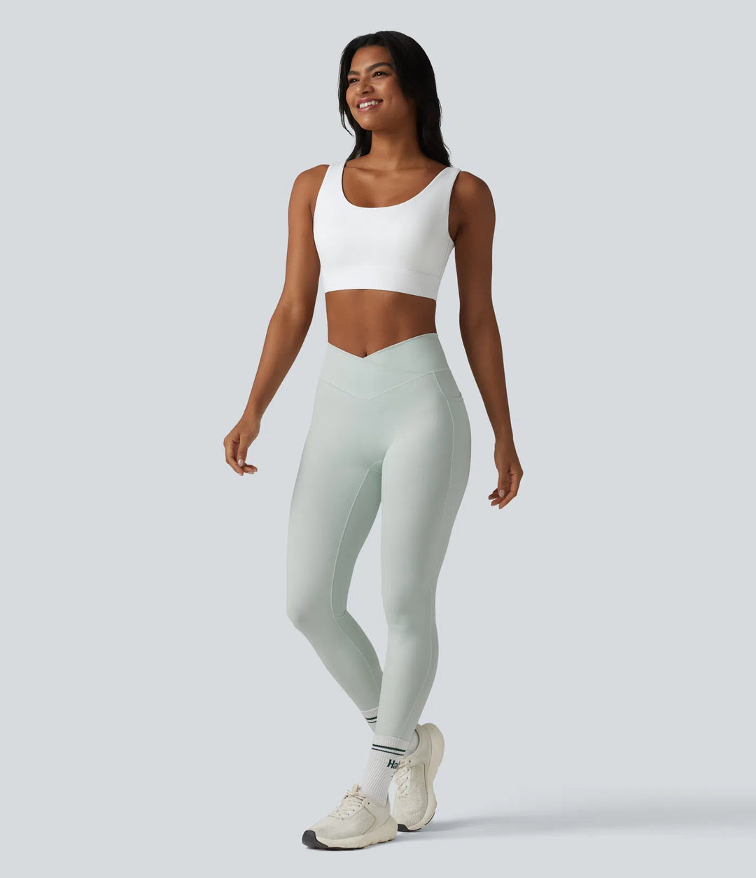 Halara Ultrasculpt Medium Support Backless Adjustable Buckle Built-in Bra Training Sports Bra